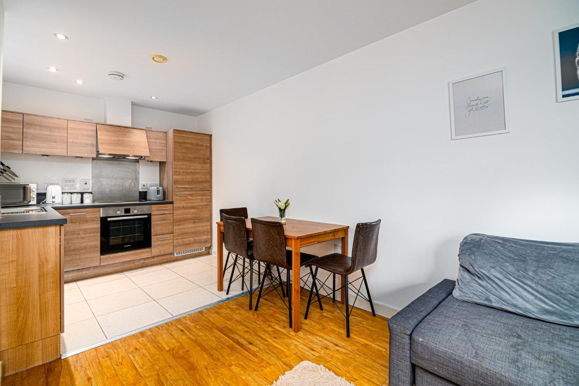 Zenith Hub Apartment ลอนดอน ภายนอก รูปภาพ