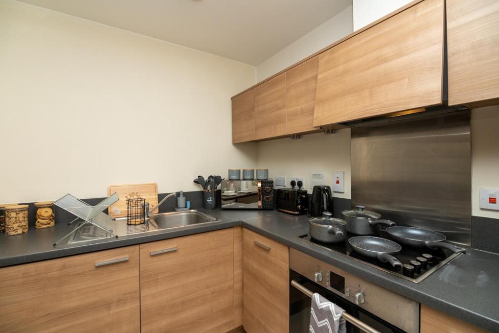 Zenith Hub Apartment ลอนดอน ภายนอก รูปภาพ