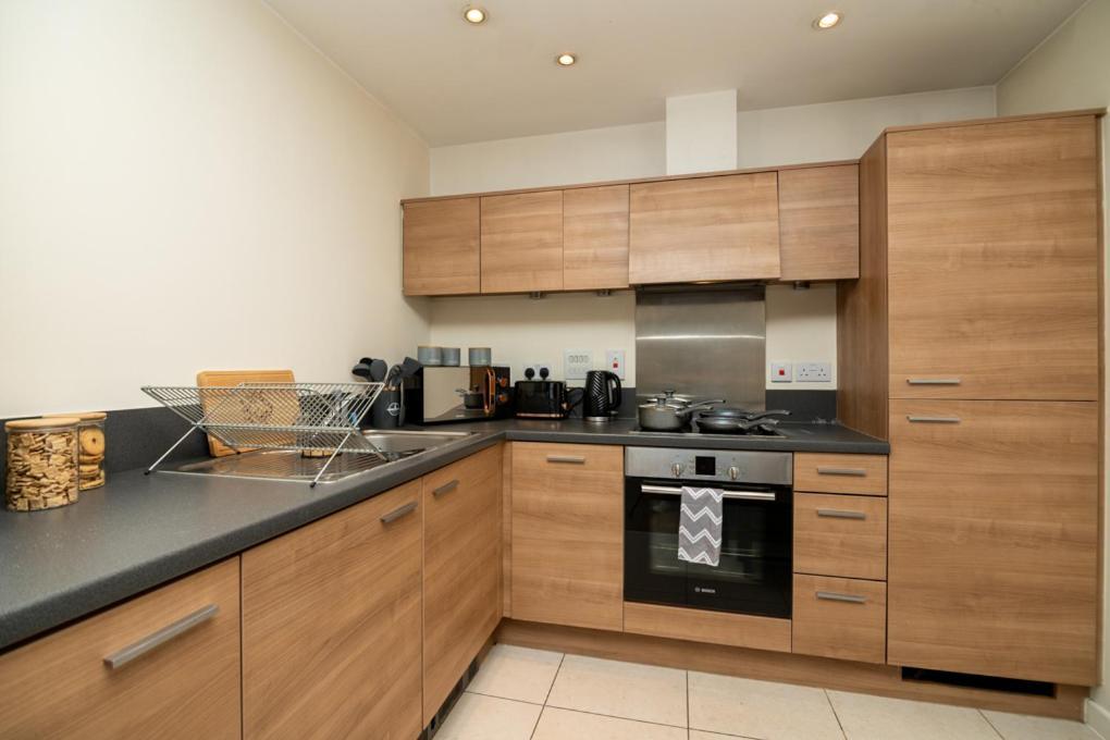 Zenith Hub Apartment ลอนดอน ภายนอก รูปภาพ